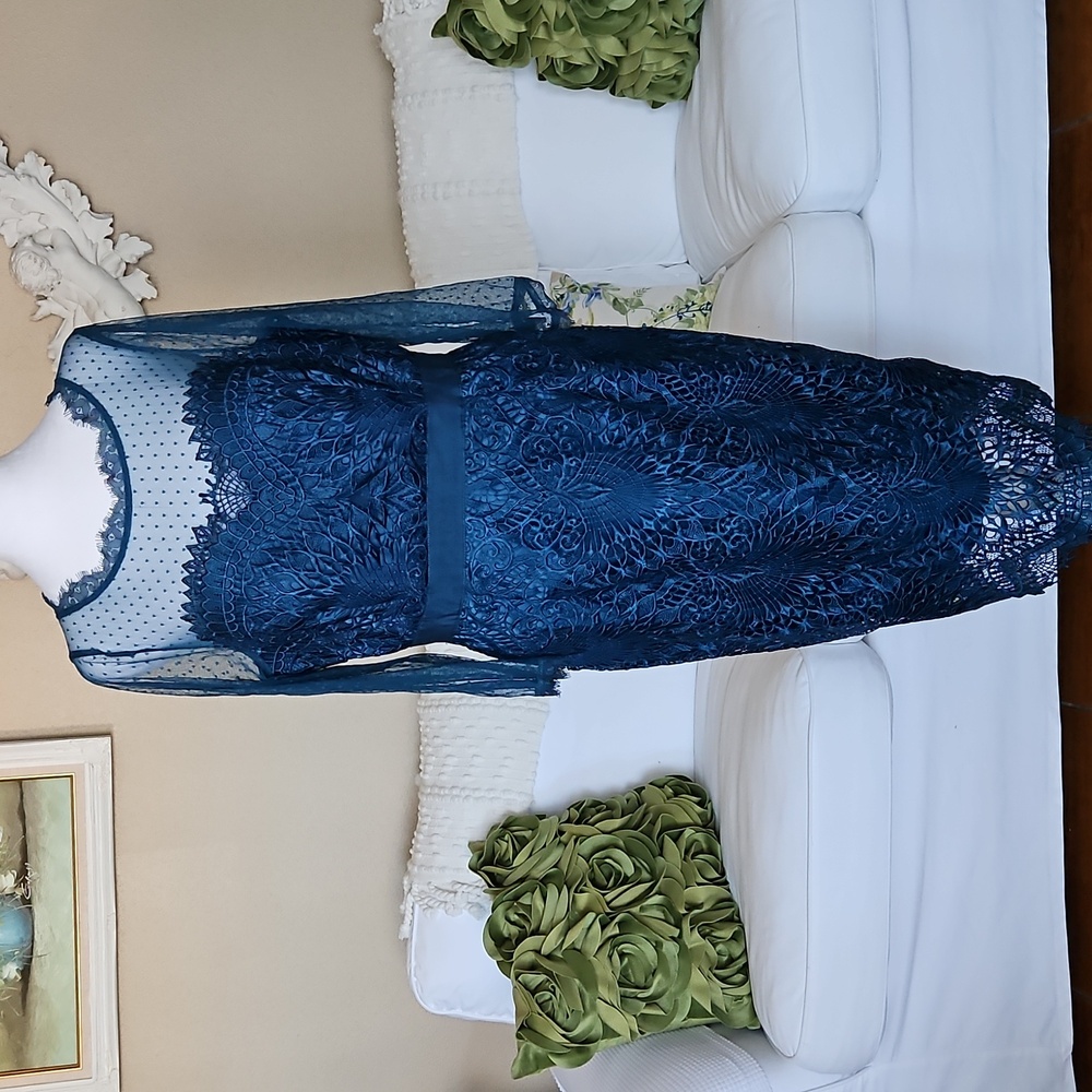 Adrianna Papell Ocean Blue Heavy Lace Dress Fully Lined Size 16